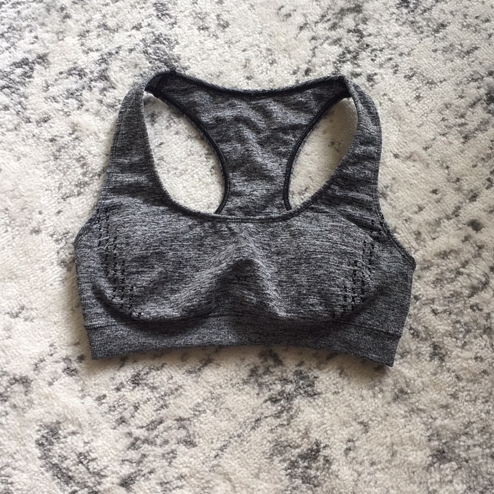 🦖Forever 21 heather grey sports bra